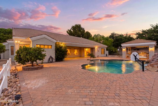 2695 E COUNTRY SHADOWS Court, Gilbert, AZ 85298
