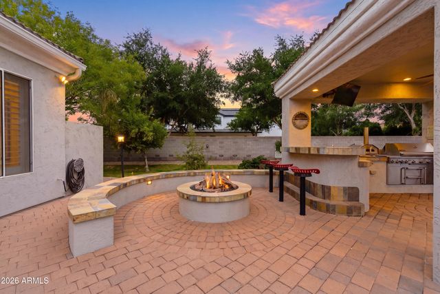 2695 E COUNTRY SHADOWS Court, Gilbert, AZ 85298