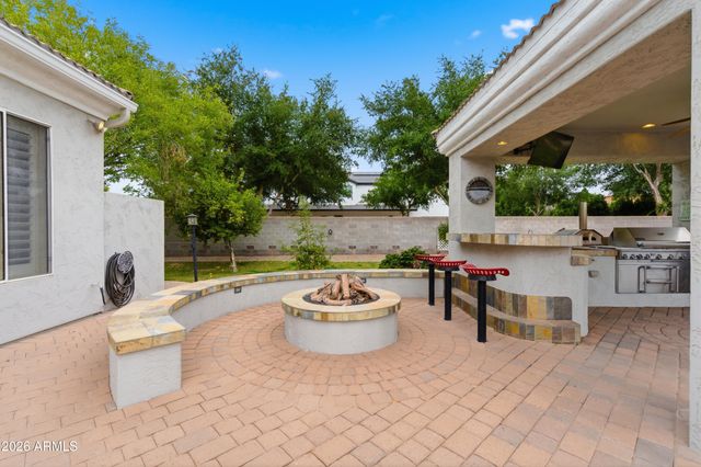 2695 E COUNTRY SHADOWS Court, Gilbert, AZ 85298