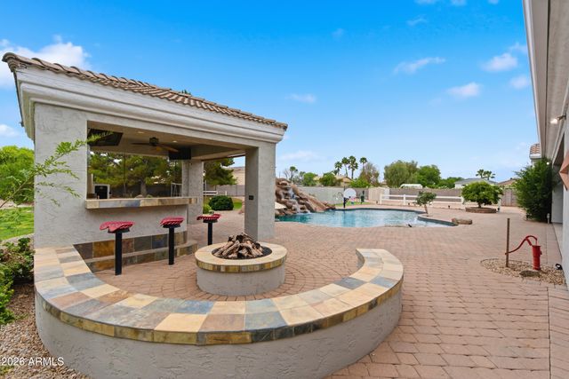 2695 E COUNTRY SHADOWS Court, Gilbert, AZ 85298