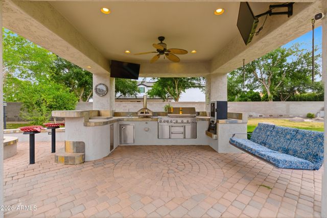 2695 E COUNTRY SHADOWS Court, Gilbert, AZ 85298