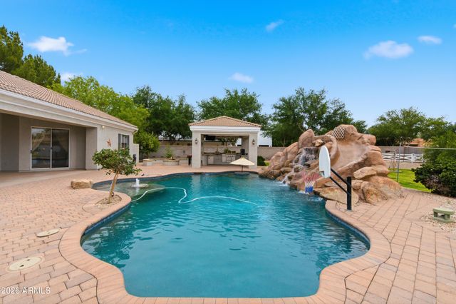 2695 E COUNTRY SHADOWS Court, Gilbert, AZ 85298
