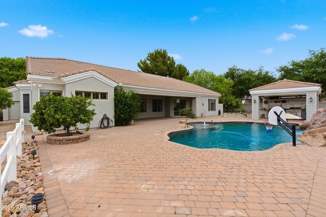 2695 E COUNTRY SHADOWS Court, Gilbert, AZ 85298