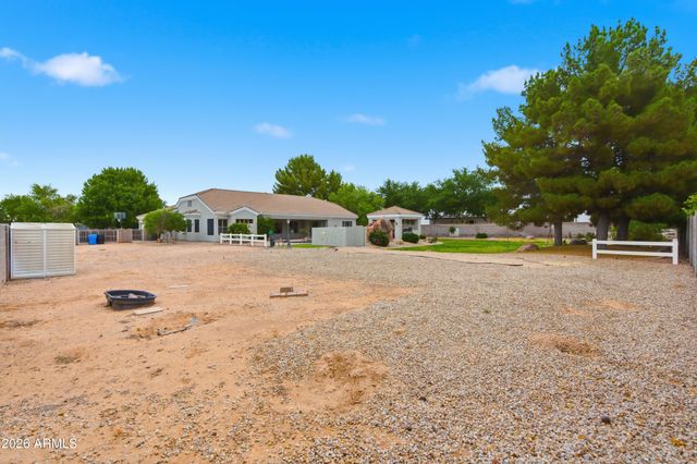 2695 E COUNTRY SHADOWS Court, Gilbert, AZ 85298