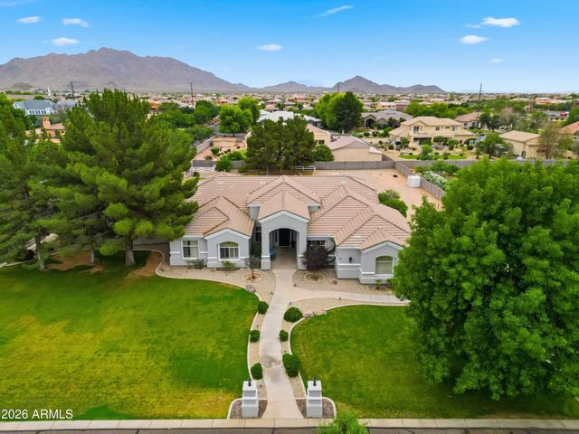 2695 E COUNTRY SHADOWS Court, Gilbert, AZ 85298