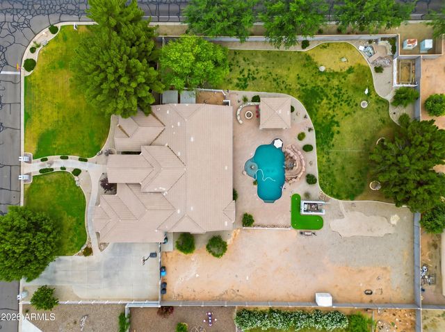 2695 E COUNTRY SHADOWS Court, Gilbert, AZ 85298