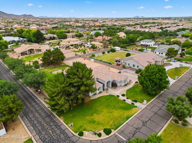 2695 E COUNTRY SHADOWS Court, Gilbert, AZ 85298