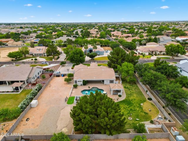 2695 E COUNTRY SHADOWS Court, Gilbert, AZ 85298