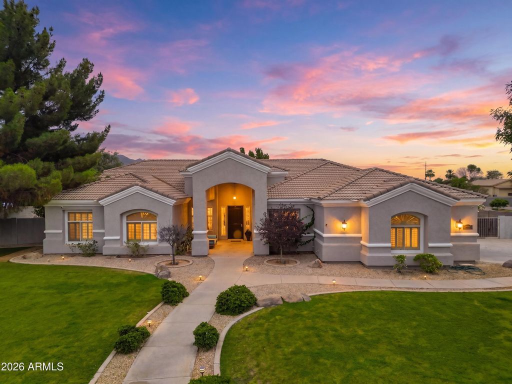 2695 E COUNTRY SHADOWS Court, Gilbert, AZ 85298
