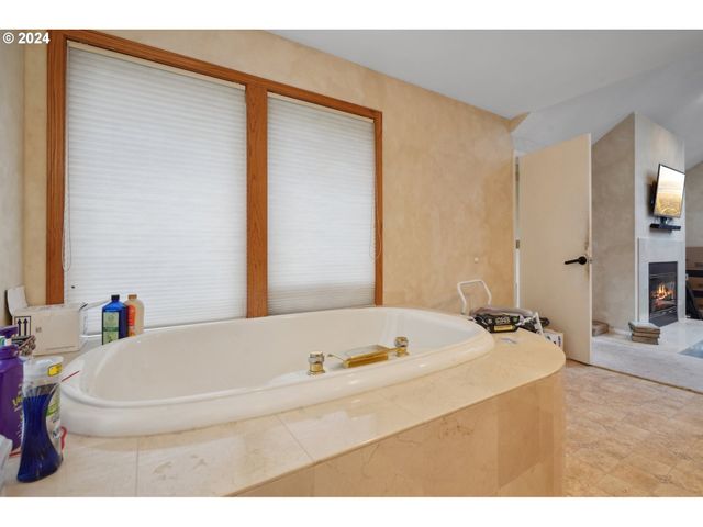 3904 Ne STOUGHTON Rd, La Center, WA 98629