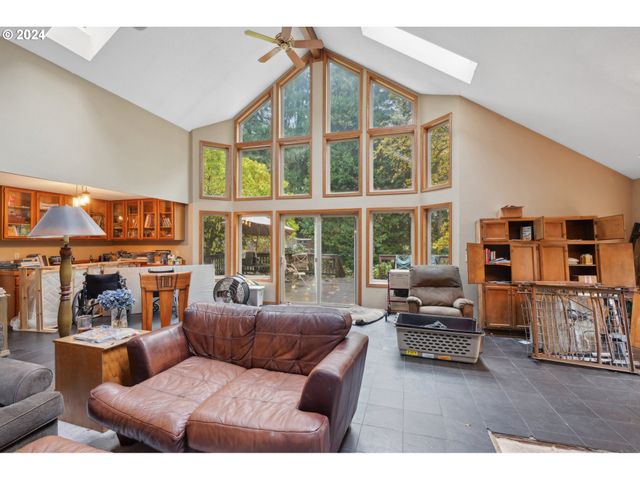 3904 Ne STOUGHTON Rd, La Center, WA 98629