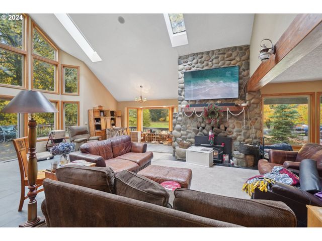 3904 Ne STOUGHTON Rd, La Center, WA 98629