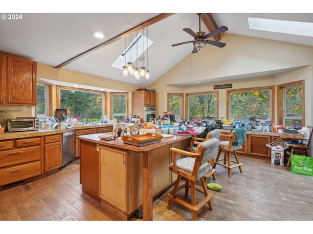 3904 Ne STOUGHTON Rd, La Center, WA 98629