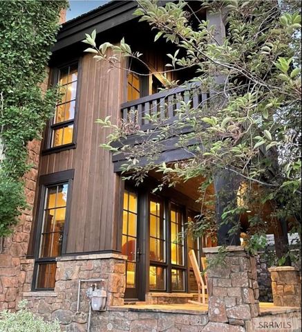 377 Woodland Star, Driggs, ID 83422