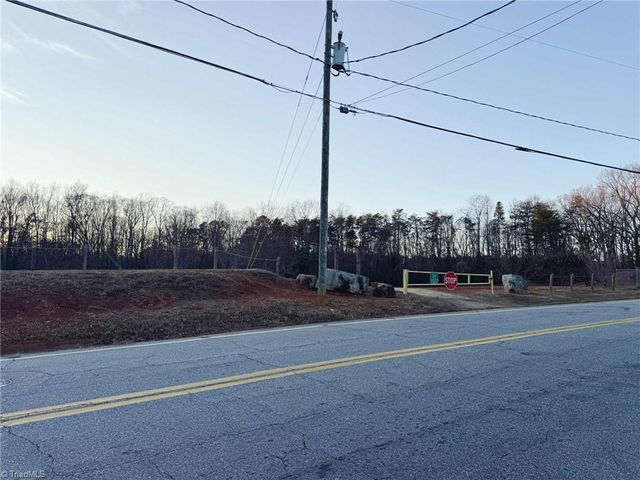 4223 Oak Ridge Drive, Winston-salem, NC 27105