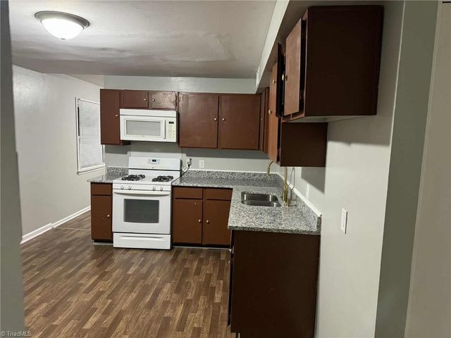 4223 Oak Ridge Drive, Winston-salem, NC 27105