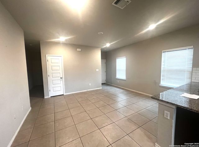 7851 ABBEY PL, San Antonio, TX 78218