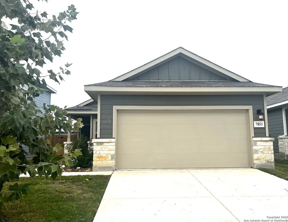 7851 ABBEY PL, San Antonio, TX 78218