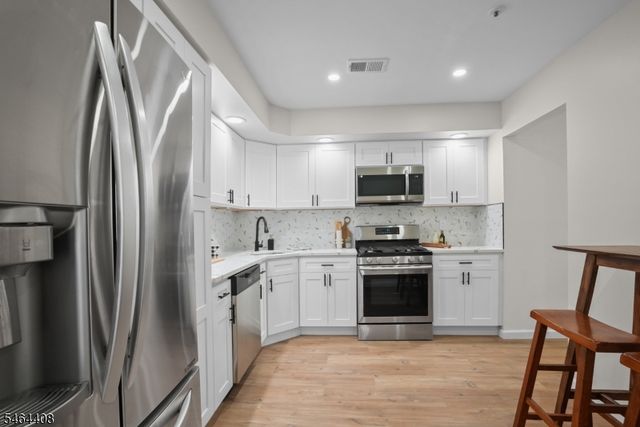 31 Krueger Ct, Newark City, NJ 07103