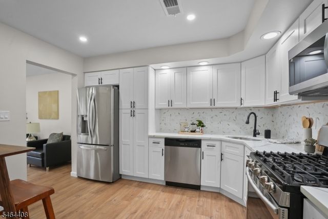 31 Krueger Ct, Newark City, NJ 07103