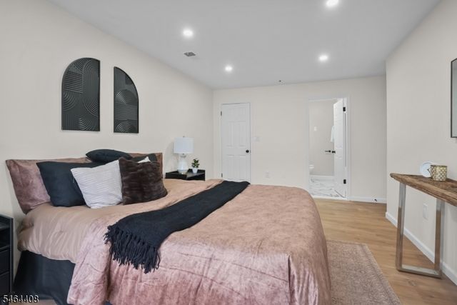31 Krueger Ct, Newark City, NJ 07103