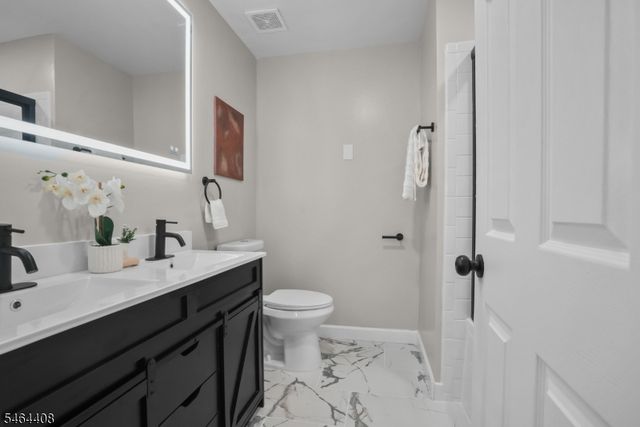 31 Krueger Ct, Newark City, NJ 07103