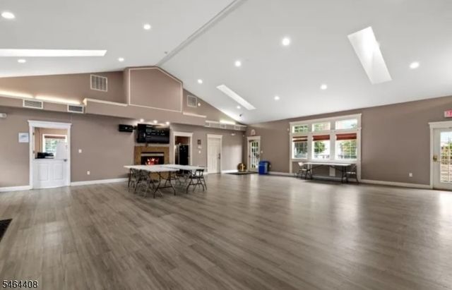 31 Krueger Ct, Newark City, NJ 07103