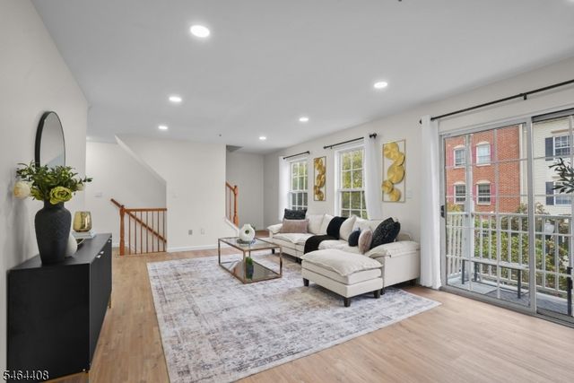 31 Krueger Ct, Newark City, NJ 07103