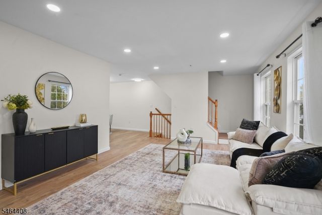 31 Krueger Ct, Newark City, NJ 07103