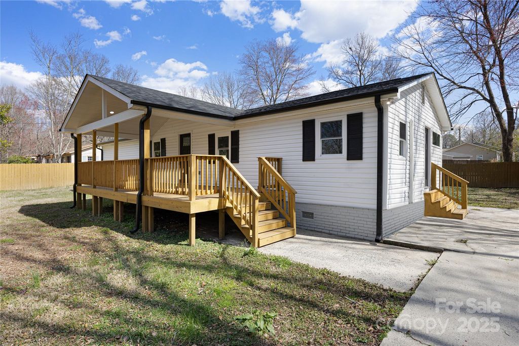 5015 Forestmont Drive, Matthews, NC 28105