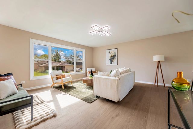 252 S Ellis Avenue, Glenwood, IL 60425