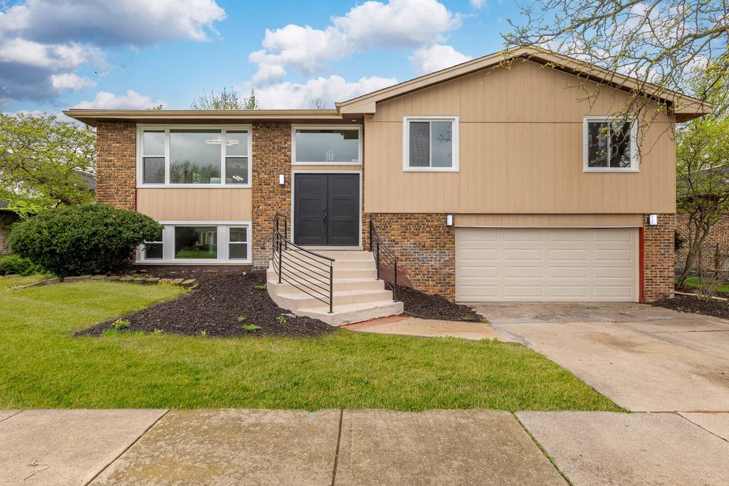 252 S Ellis Avenue, Glenwood, IL 60425