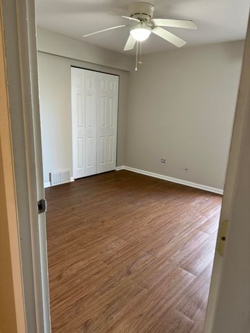 405 Old Stone Road E2, Munster, IN 46321