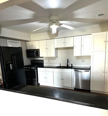 405 Old Stone Road E2, Munster, IN 46321