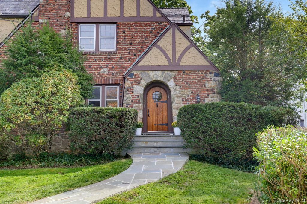 15 Stratton Road, Scarsdale, NY 10583 — photo 2
