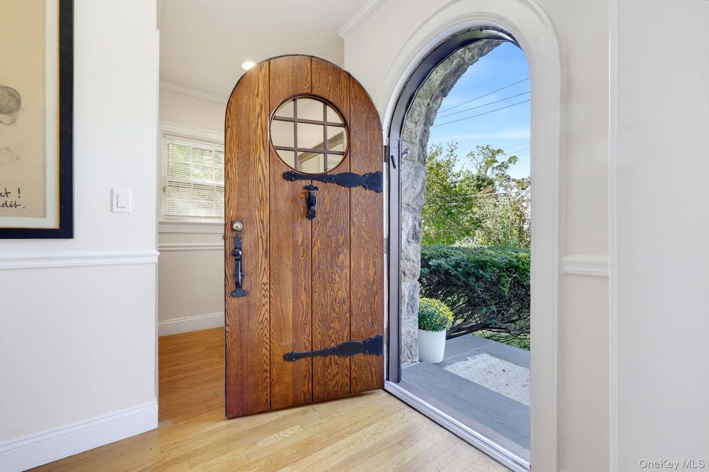 15 Stratton Road, Scarsdale, NY 10583 — photo 3