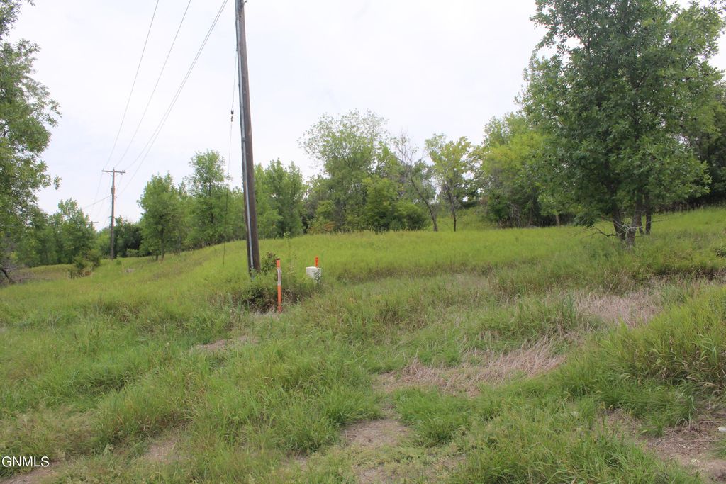 207 11th Street NE, Jamestown, ND 58401