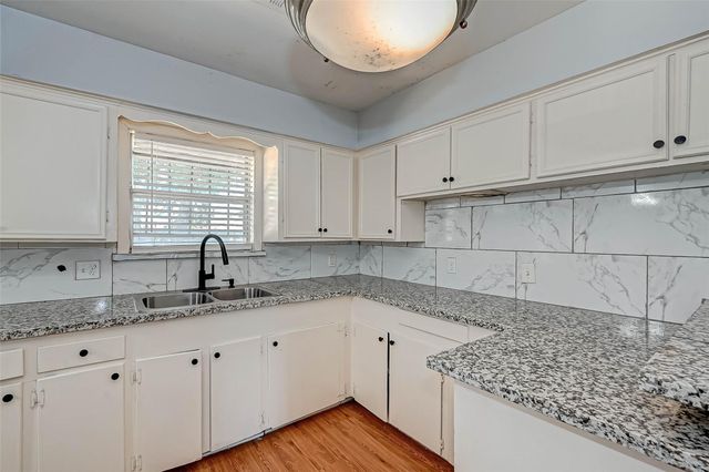 2946 Dragonwick Drive, Houston, TX 77045