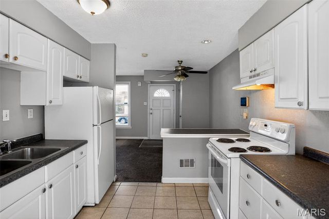 10028 Dellridge Lane, St Louis, MO 63136