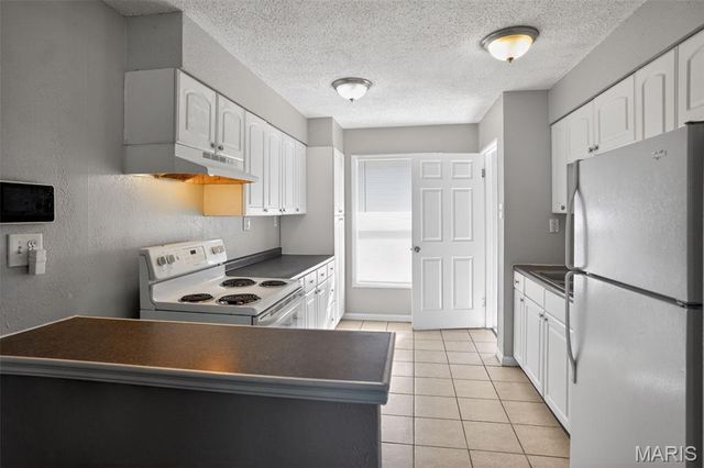10028 Dellridge Lane, St Louis, MO 63136