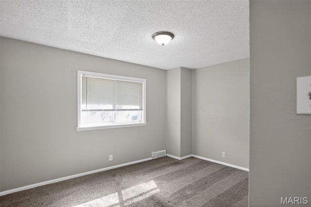10028 Dellridge Lane, St Louis, MO 63136