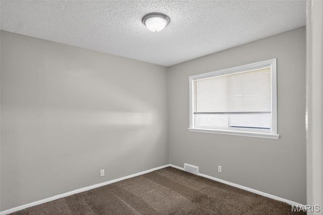 10028 Dellridge Lane, St Louis, MO 63136