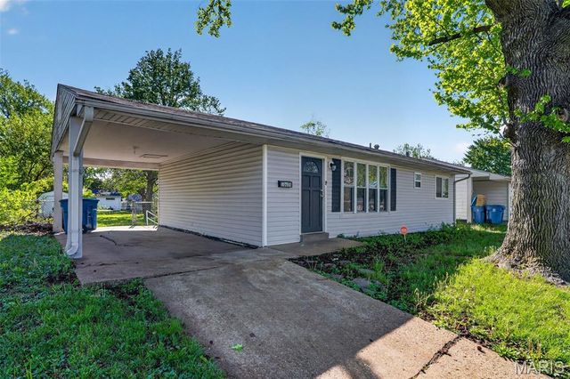 10028 Dellridge Lane, St Louis, MO 63136