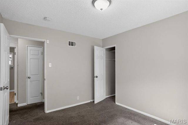10028 Dellridge Lane, St Louis, MO 63136