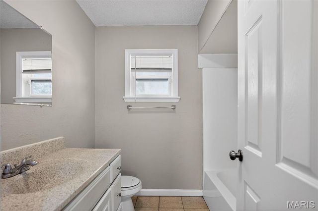 10028 Dellridge Lane, St Louis, MO 63136