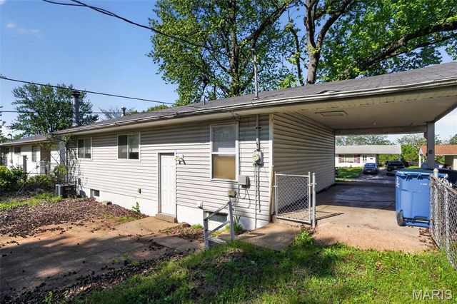 10028 Dellridge Lane, St Louis, MO 63136