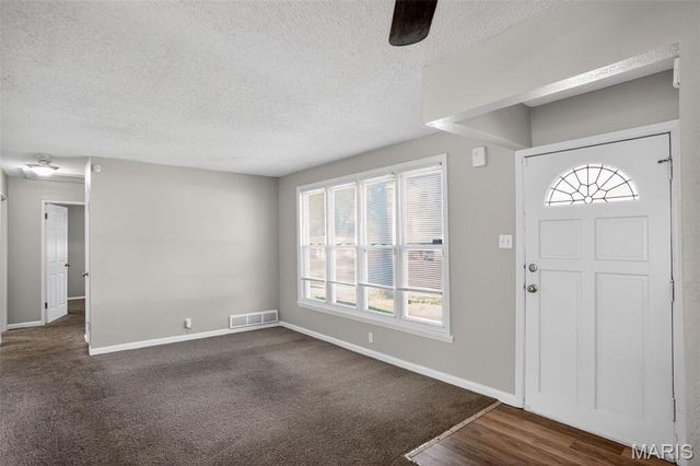 10028 Dellridge Lane, St Louis, MO 63136