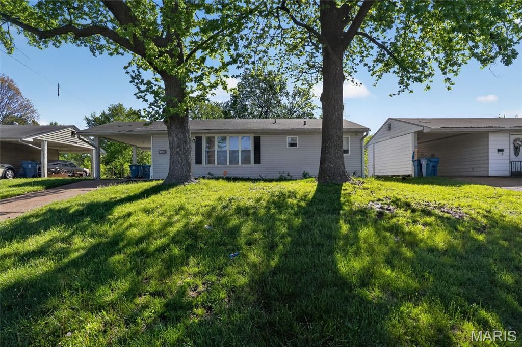 10028 Dellridge Lane, St Louis, MO 63136