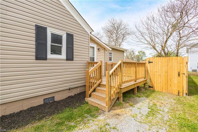 208 Raleigh AVE, Suffolk, VA 23434