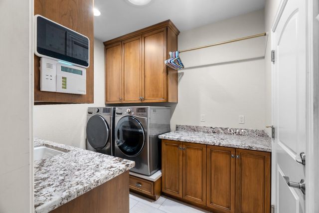 4817 E Morada Ln, Stockton, CA 95212